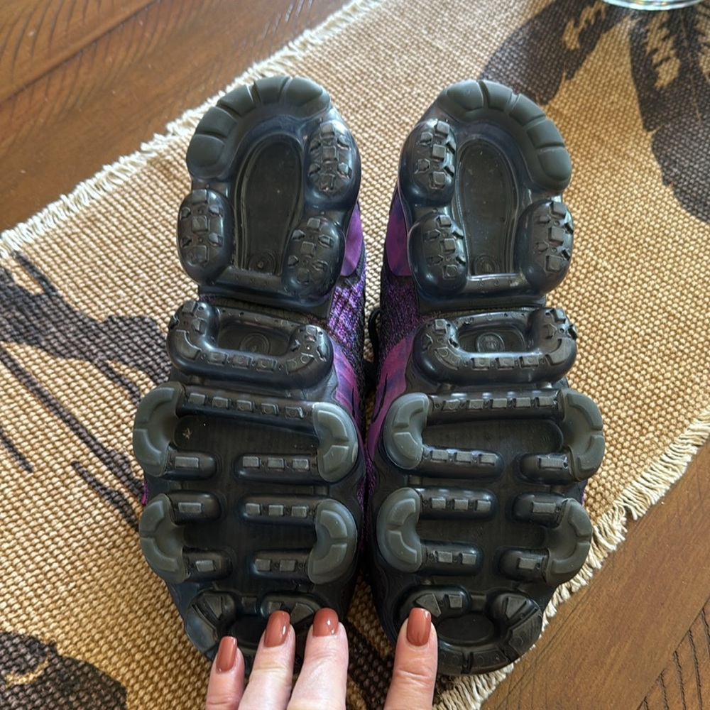 Nike Black and Purple Sneakers Lightweight Breathable Design - Picture 7 of 7